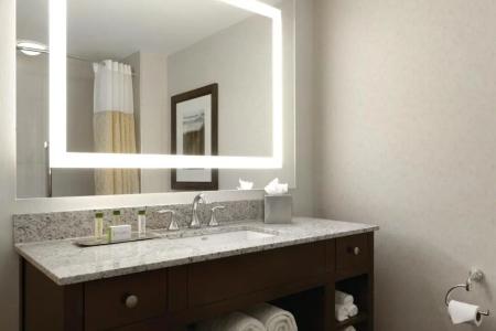 DoubleTree by Hilton Boston Bayside - 32