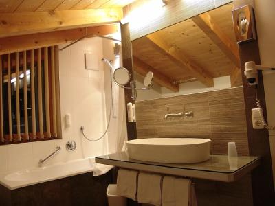 SIMPLE but EXCELLENT - 100