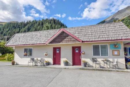 Trailhead Lodging - 52