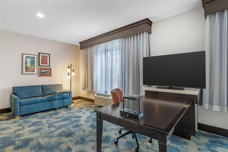 Hampton Inn & Suites - 57
