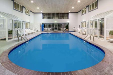 Baymont by Wyndham Airport - 12