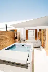 Mesanto Luxury Suites - 33
