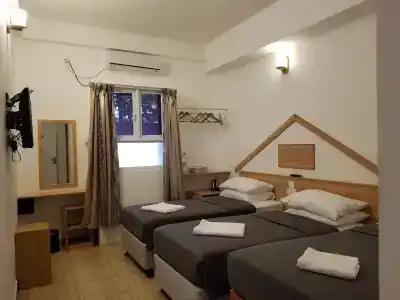 NOMADIC INN - 4