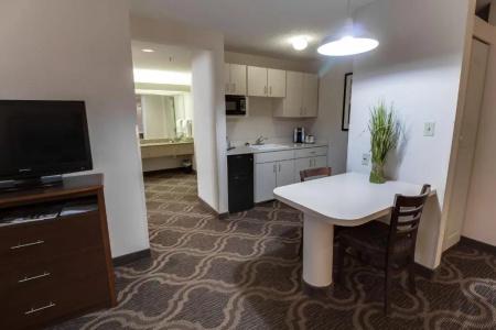 Ashmore Inn and Suites - 27