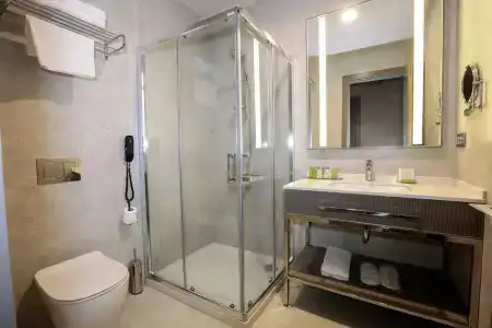 DoubleTree By Hilton Izmir Airport - 9