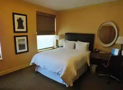 Four Points by Sheraton Downtown - 3