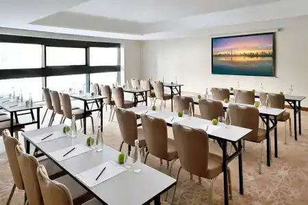 Mövenpick Downtown Dubai - 40