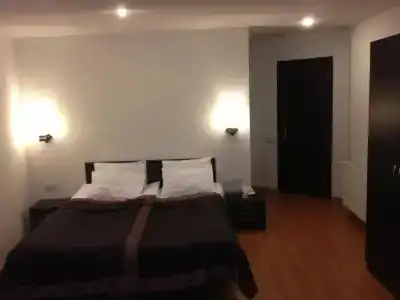 Corner - 37