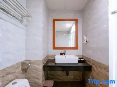 Quoc Cuong Center - 100