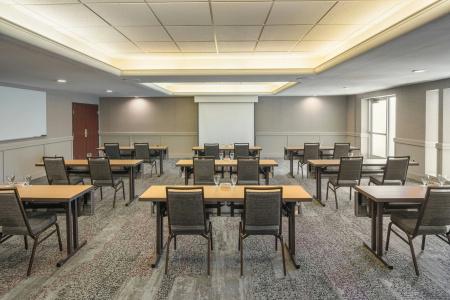 Courtyard by Marriott Portland North - 13