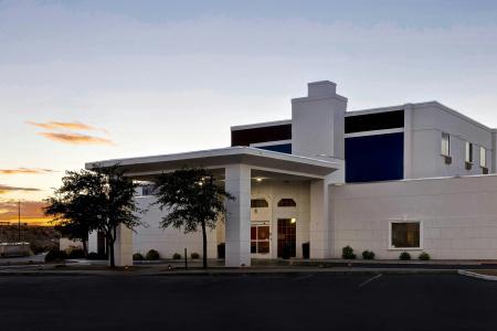 SpringHill Suites by Marriott - 14