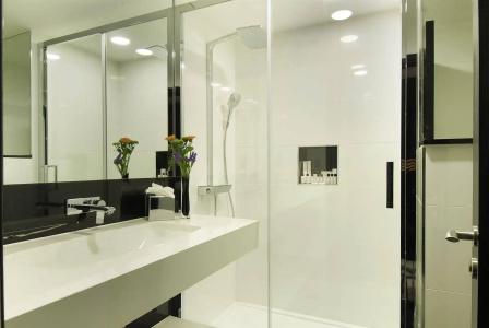 Montcalm East, Autograph Collection - 9