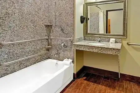 Super 8 by Wyndham San Antonio/Alamodome Area - 43