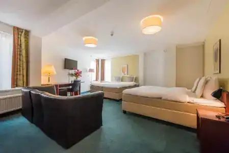 Prominent Inn - 18