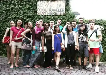 Backpackers 44 - 10