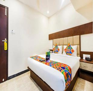 FabCrown Suites - 24
