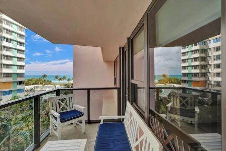 The Alexander All Suites - 458