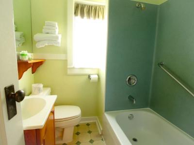 James Bay Inn, Suites & Cottage - 7