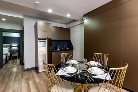 A Palace Suites - 214