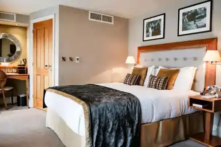 The Drayton Court - 57
