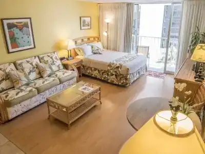 Tropical Studios At Marine Surf Waikiki - Free Parking - Best Location - Full Kitchen - Swimming Pool - 52
