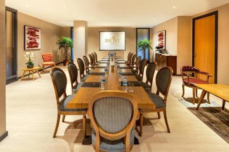 Broyt Suites - 12
