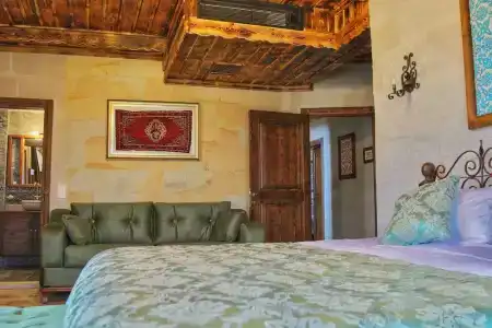 Caravanserai Inn - 167