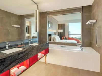 Le Meridien - 102