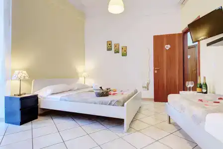 In the Center Guesthouse - 2