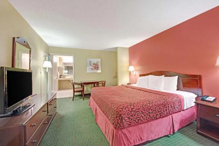 Days Inn by Wyndham San Antonio Near Fiesta Park - 29