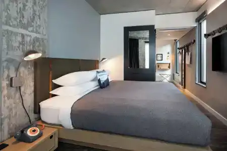 Moxy Seattle Downtown - 4