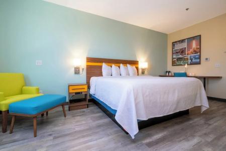 Spot x By Red Collection Orlando International Dr - 27