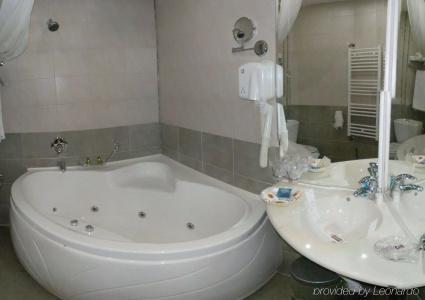 Relax Comfort Suites - 8