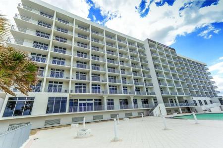 Holiday Inn Express & Suites Beach Beachfront by IHG - 0