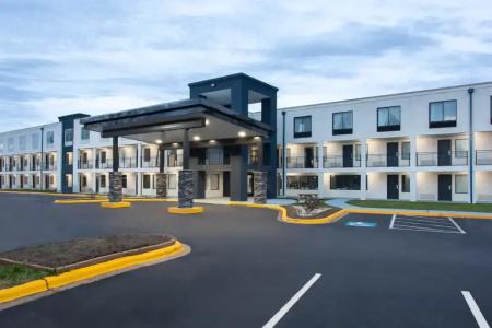 Baymont by Wyndham Charlotte University - 10