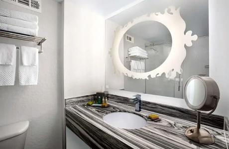 DoubleTree by Hilton - 16