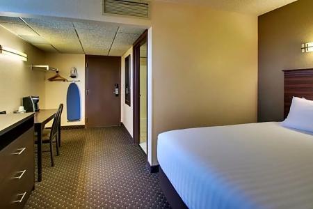 EverSpring Inn & Suites - 26