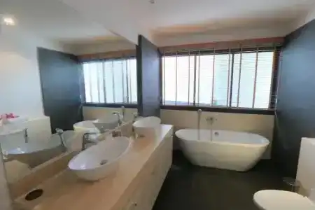 Naiharn Beach Villa - 8