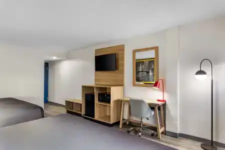 Super 8 by Wyndham Chicago IL - 17