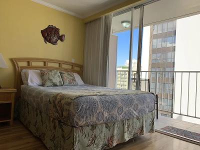 Tropical Studios At Marine Surf Waikiki - Free Parking - Best Location - Full Kitchen - Swimming Pool - 160