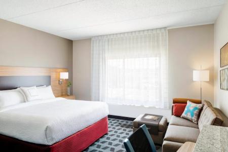 TownePlace Suites by Marriott Orlando Airport - 40
