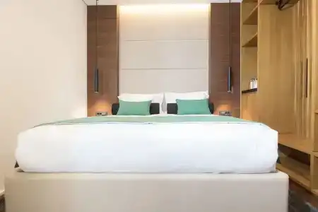 Dominic Smart & Luxury Suites - Parliament - 2