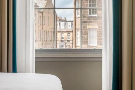 Courtyard by Marriott Edinburgh - 37