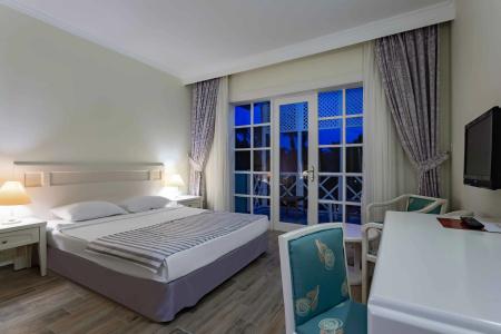 Euphoria Palm Beach Resort - 3
