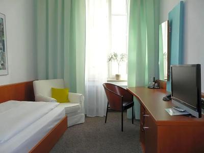 Carlton Astoria - 2