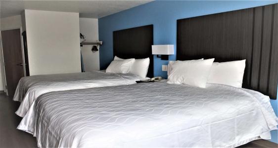 SureStay Plus by Best Western East - 4