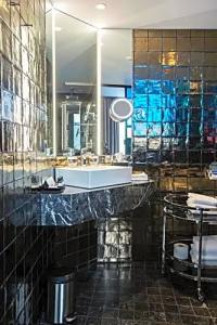 Apollo Amsterdam, a Tribute Portfolio - 114