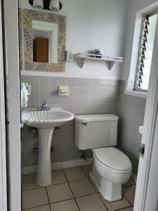 Green Island Inn - 77