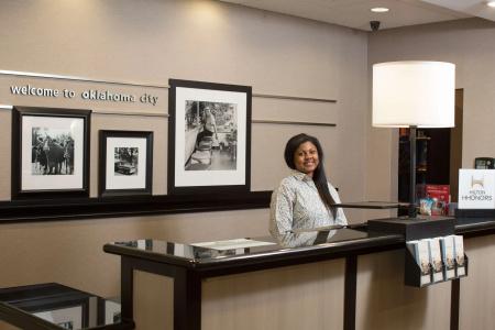 Hampton Inn & Suites Airport - 30