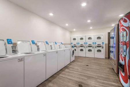 WoodSpring Suites Doral Miami Airport - 9